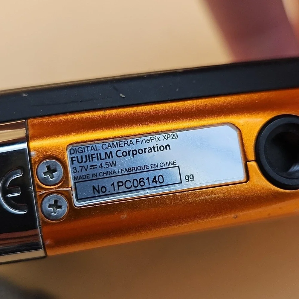FUJIFILM FinePix XP Series XP20 14.2MP Waterproof Digital Camera FOR PARTS
